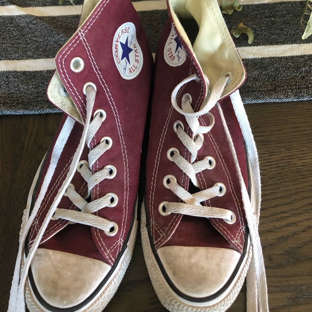 High top Maroon converse size 7.5